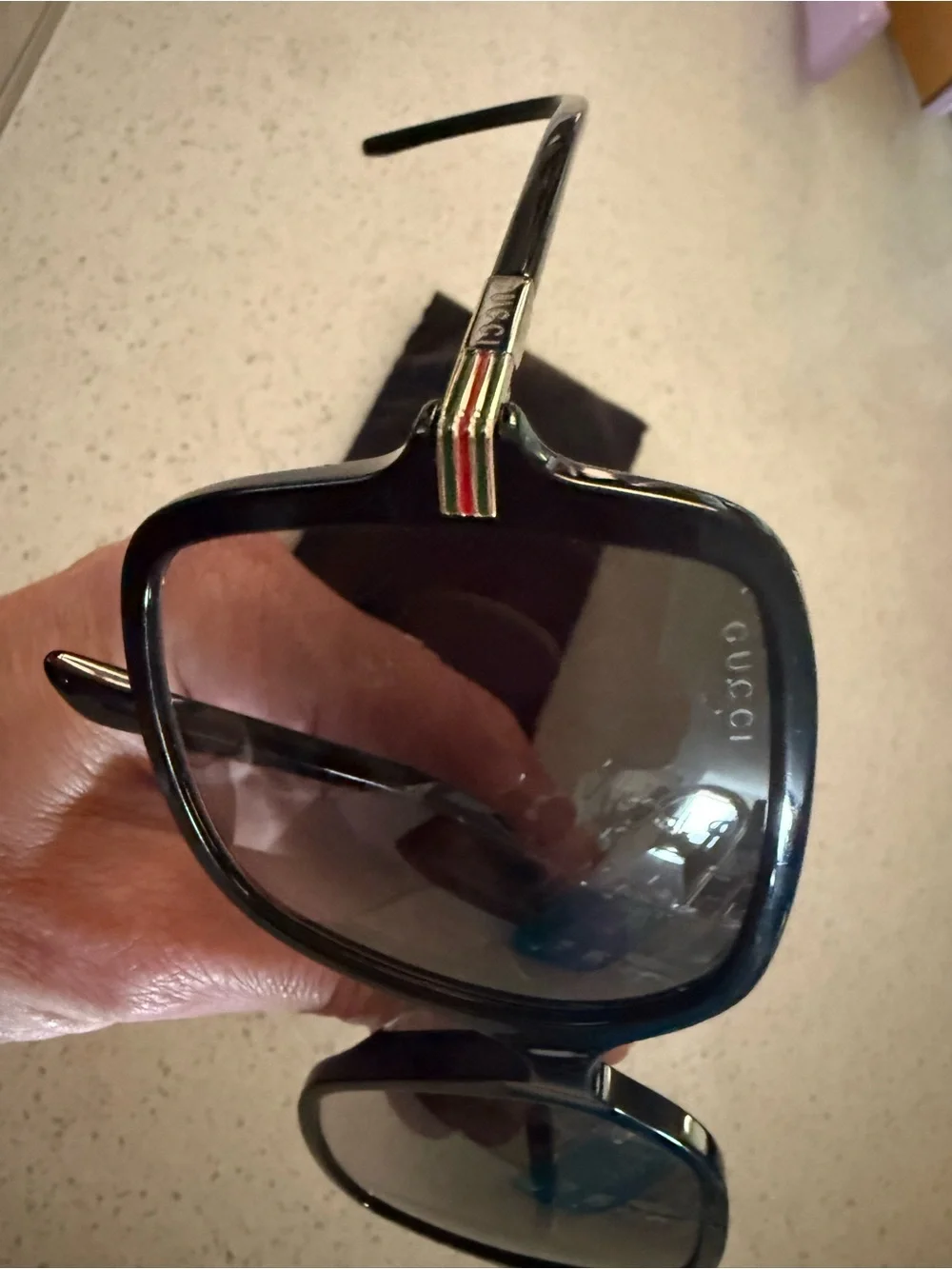 GUCCI Black Gradient Sunglasses with iconic Gucci stripes